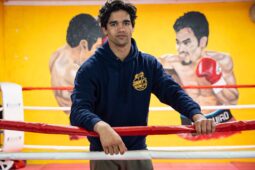 Navy hoodie met geborduurd logo