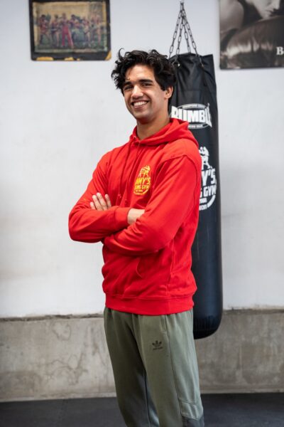 Rode hoodie met geborduurd logo