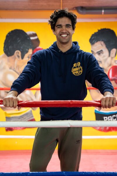 Navy hoodie met geborduurd logo - Afbeelding 4